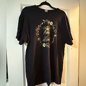 ⭐️ 5 For $25 Bee Kind Black Graphic Tee (L)